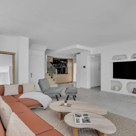 Banus - Luxury 6 Bed Villa *